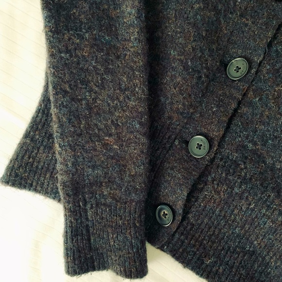 SOLD!!!!!! Wilfred Button-up Cardigan - Picture 3 of 4